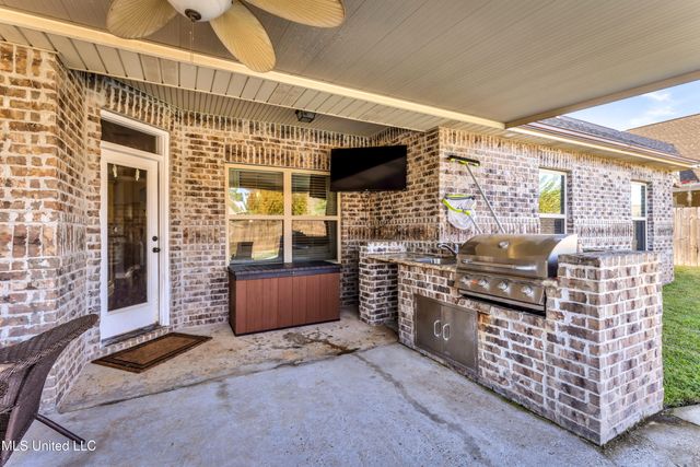 712 Champagne Drive, Biloxi, MS 39532