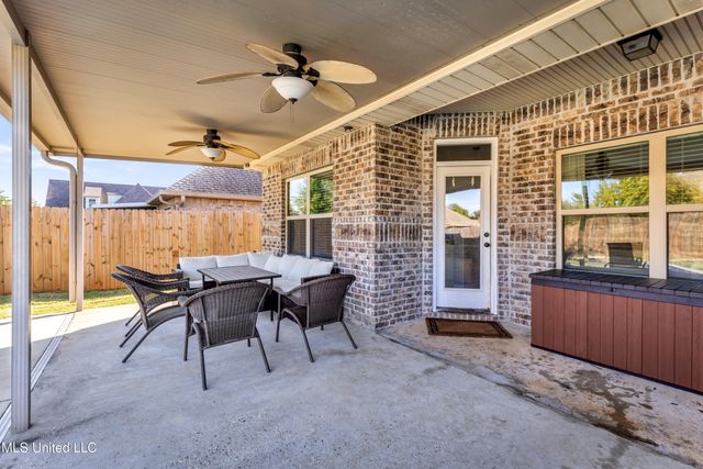 712 Champagne Drive, Biloxi, MS 39532