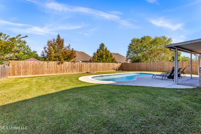 712 Champagne Drive, Biloxi, MS 39532