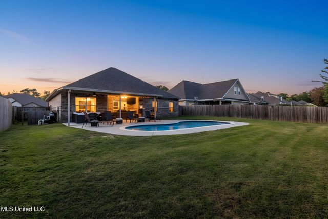 712 Champagne Drive, Biloxi, MS 39532