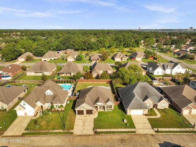 712 Champagne Drive, Biloxi, MS 39532