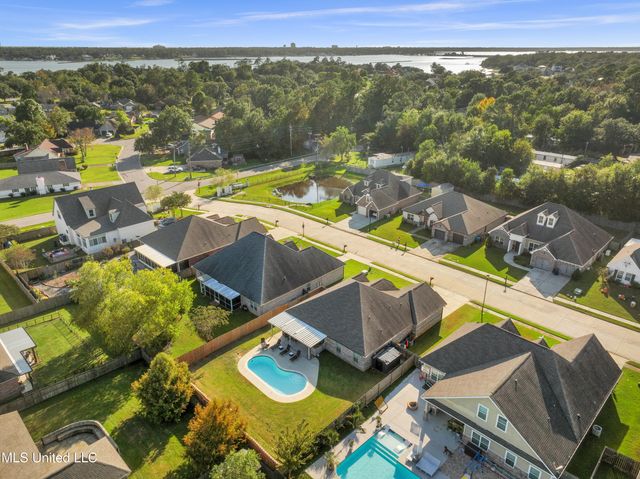 712 Champagne Drive, Biloxi, MS 39532