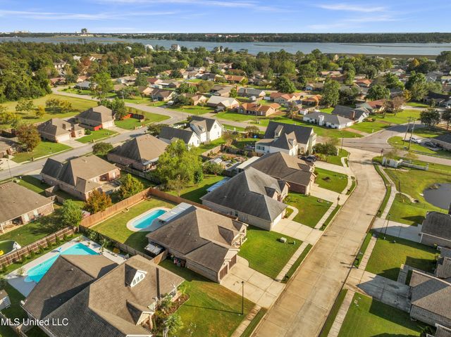 712 Champagne Drive, Biloxi, MS 39532