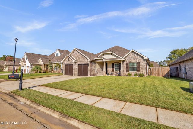 712 Champagne Drive, Biloxi, MS 39532