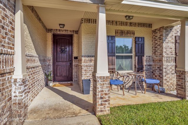 712 Champagne Drive, Biloxi, MS 39532