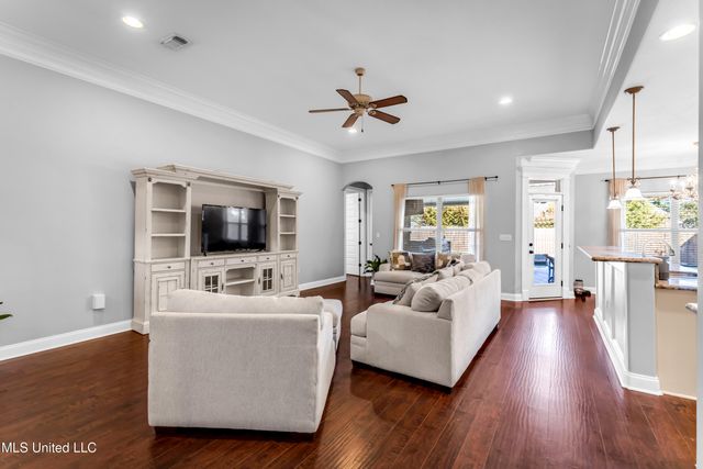 712 Champagne Drive, Biloxi, MS 39532