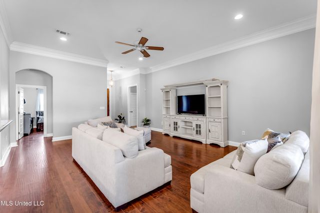 712 Champagne Drive, Biloxi, MS 39532