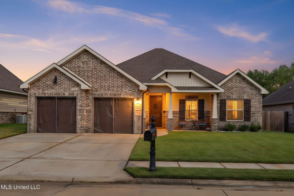 712 Champagne Drive, Biloxi, MS 39532