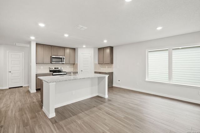 1221 Sweden, Seguin, TX 78155