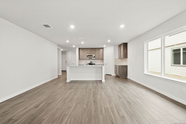 1221 Sweden, Seguin, TX 78155