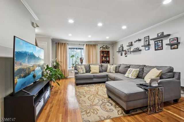 201 Watchung Ave 20, Bloomfield Twp., NJ 07003