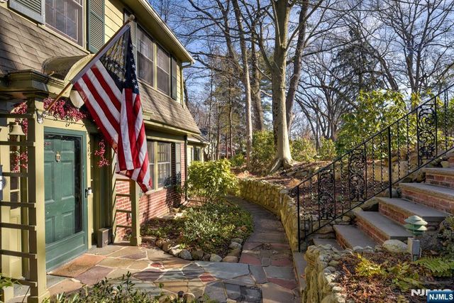 15 Overlook Road, Caldwell, NJ 07006