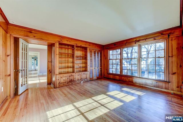 15 Overlook Road, Caldwell, NJ 07006