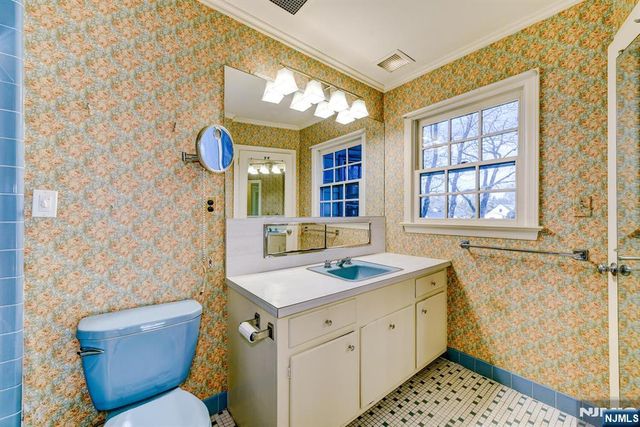 15 Overlook Road, Caldwell, NJ 07006