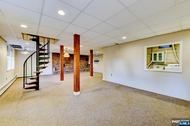 15 Overlook Road, Caldwell, NJ 07006