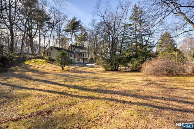 15 Overlook Road, Caldwell, NJ 07006