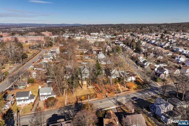 15 Overlook Road, Caldwell, NJ 07006