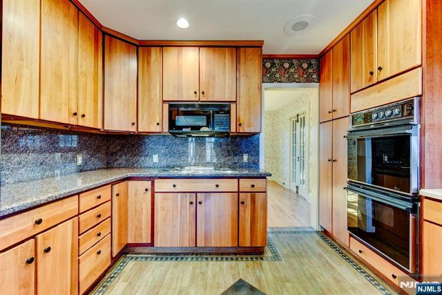 15 Overlook Road, Caldwell, NJ 07006