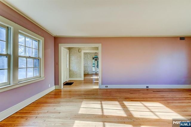 15 Overlook Road, Caldwell, NJ 07006