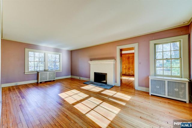 15 Overlook Road, Caldwell, NJ 07006