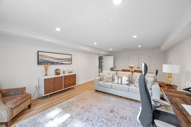 4 Talbot Lane, Reading, MA 01867