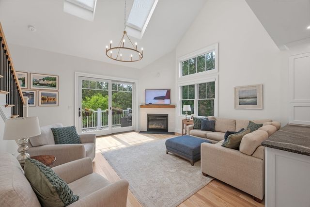 4 Talbot Lane, Reading, MA 01867