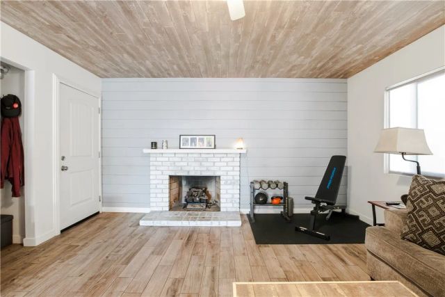 207 E Morningside Street, Long Beach, CA 90805