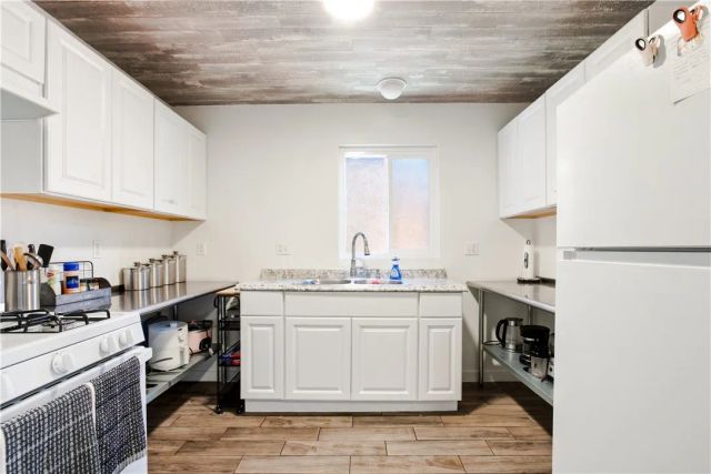 207 E Morningside Street, Long Beach, CA 90805