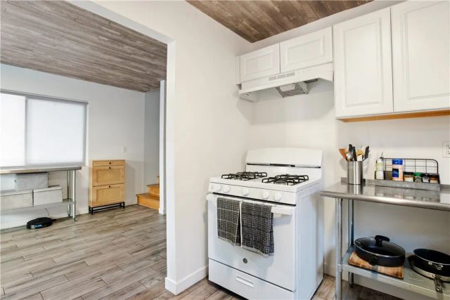 207 E Morningside Street, Long Beach, CA 90805