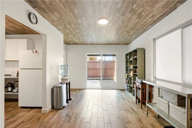 207 E Morningside Street, Long Beach, CA 90805