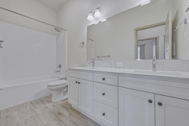 2446 Valverde Dr, Merced, CA 95340