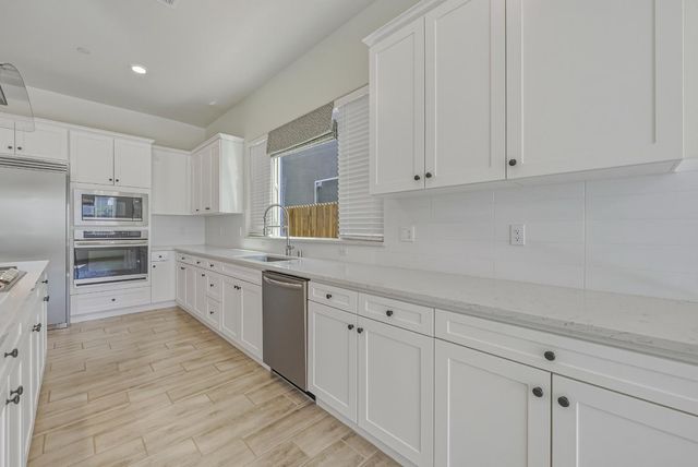 2446 Valverde Dr, Merced, CA 95340