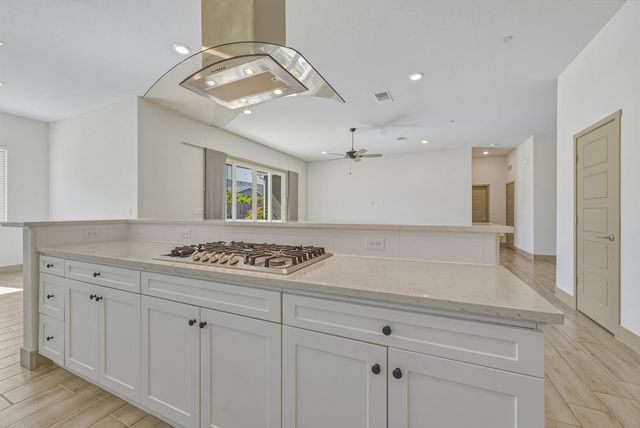 2446 Valverde Dr, Merced, CA 95340