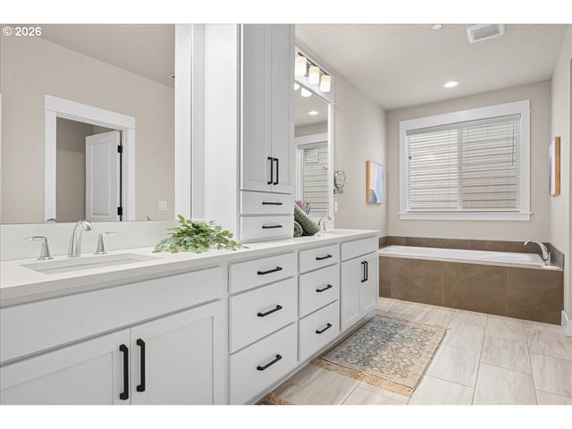 6114 Nw OLYMPIC St, Camas, WA 98607