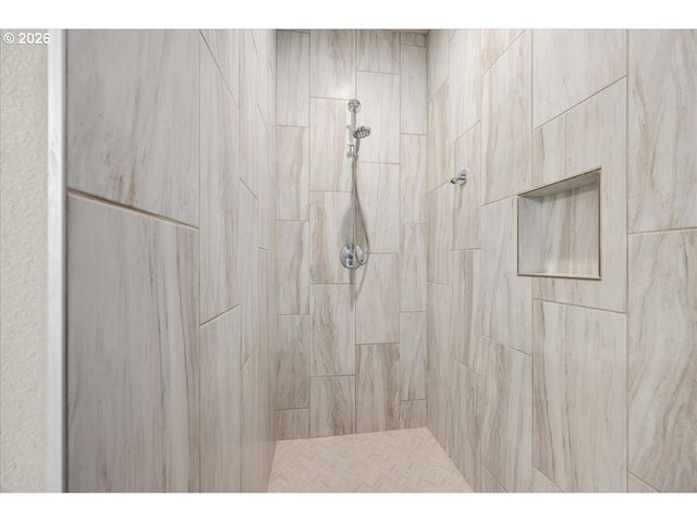 6114 Nw OLYMPIC St, Camas, WA 98607