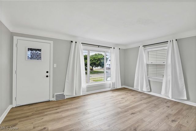 6207 Delora Avenue, Brooklyn, OH 44144