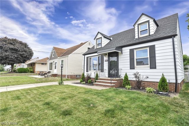 6207 Delora Avenue, Brooklyn, OH 44144