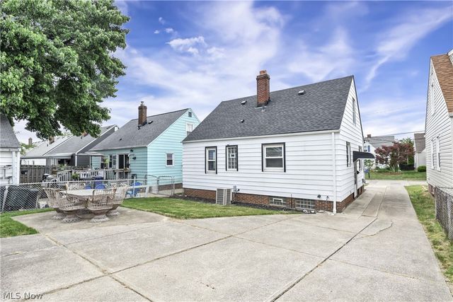6207 Delora Avenue, Brooklyn, OH 44144