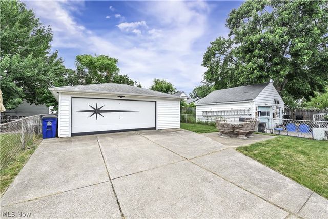 6207 Delora Avenue, Brooklyn, OH 44144