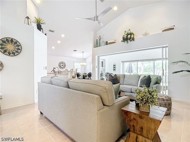 8452 Indian Wells WAY, Naples, FL 34113