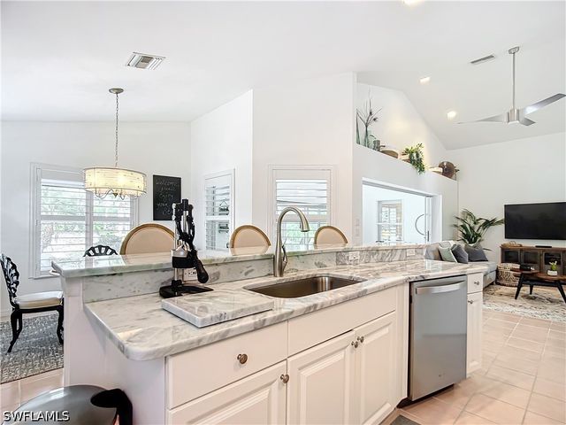 8452 Indian Wells WAY, Naples, FL 34113