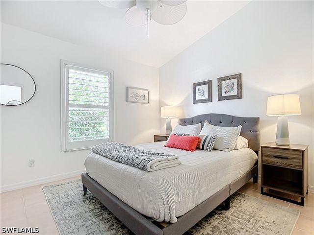 8452 Indian Wells WAY, Naples, FL 34113