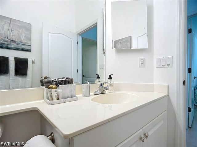 8452 Indian Wells WAY, Naples, FL 34113