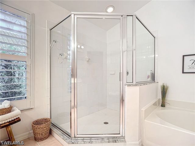 8452 Indian Wells WAY, Naples, FL 34113