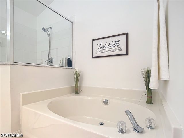 8452 Indian Wells WAY, Naples, FL 34113