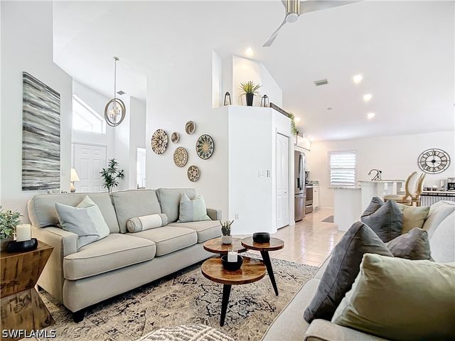 8452 Indian Wells WAY, Naples, FL 34113