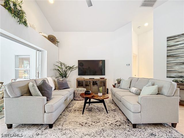 8452 Indian Wells WAY, Naples, FL 34113