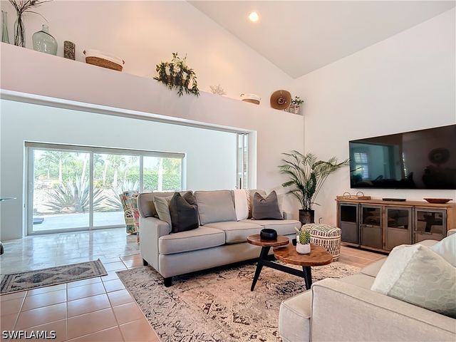 8452 Indian Wells WAY, Naples, FL 34113