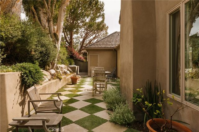 30 Burning Tree, Newport Beach, CA 92660