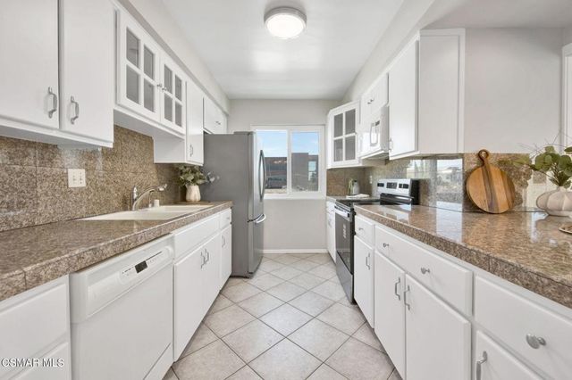 12955 Riverside Drive 307, Sherman Oaks, CA 91423